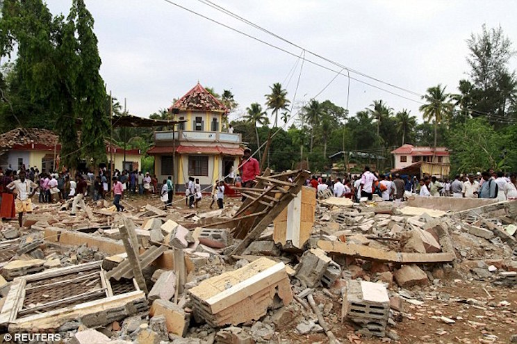 India: M&aacute;s de 100 muertos y 350 heridos en el incendio de un templo